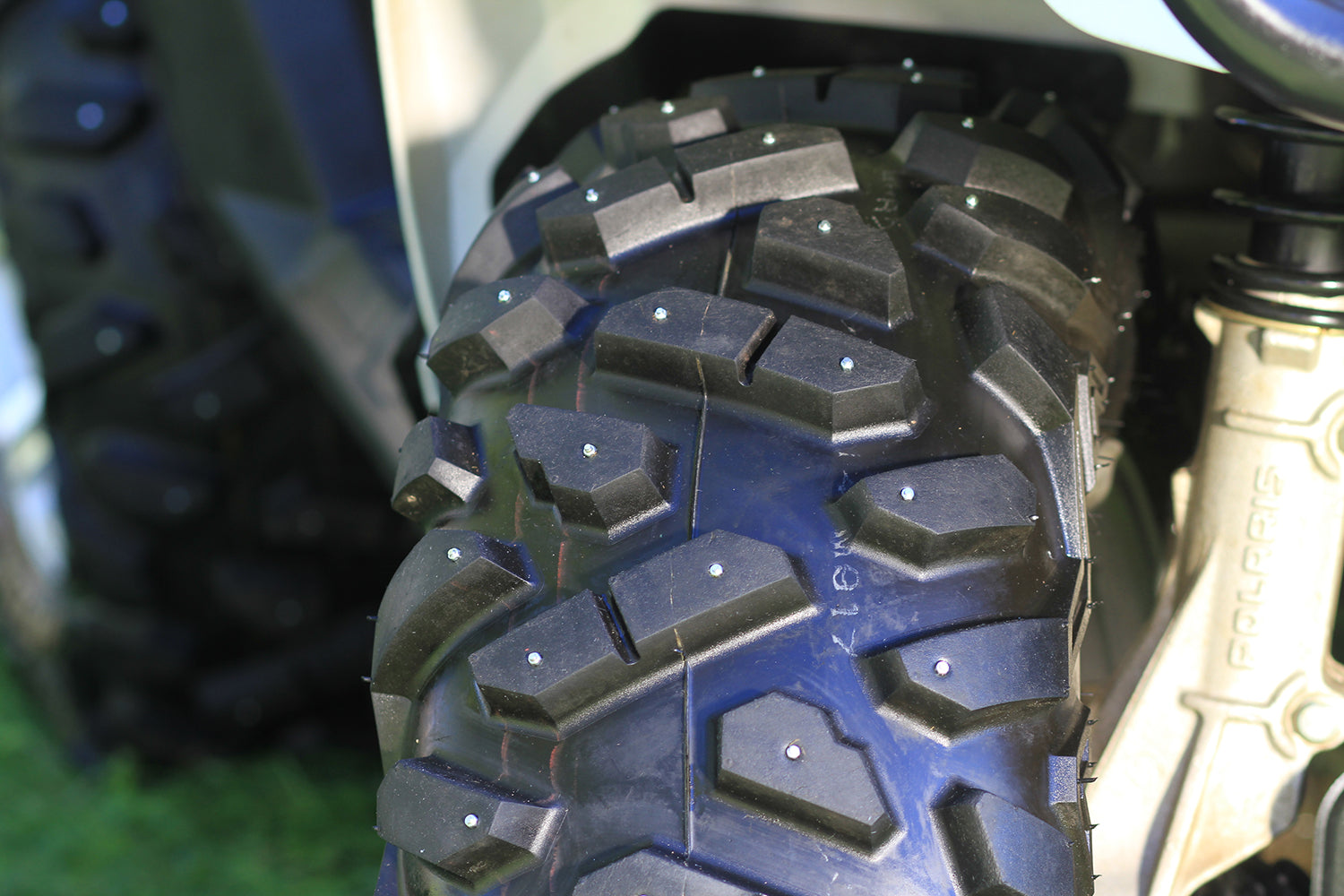 ST-18R iGrip 18mm standard racing studs delivering elite traction and control on icy tracks and snow