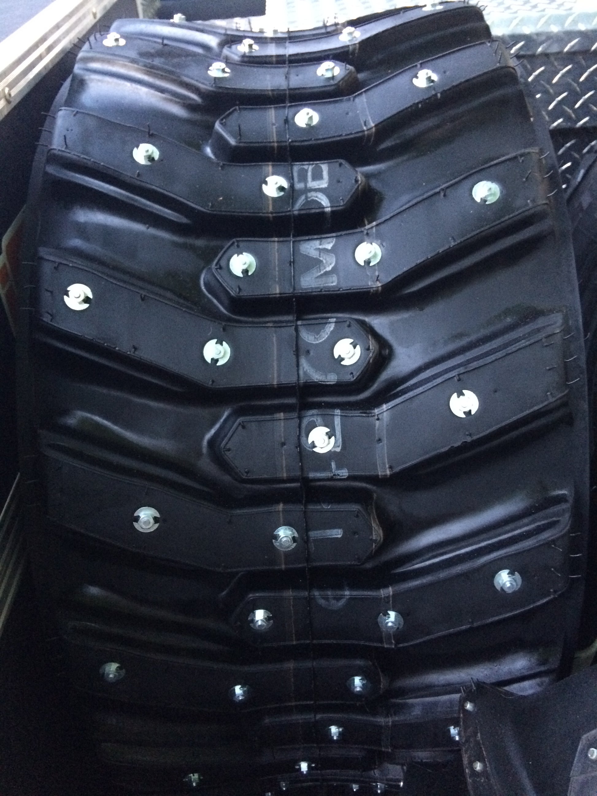 ST-25 iGrip 25mm standard studs delivering strong traction and stability on icy and snowy terrain